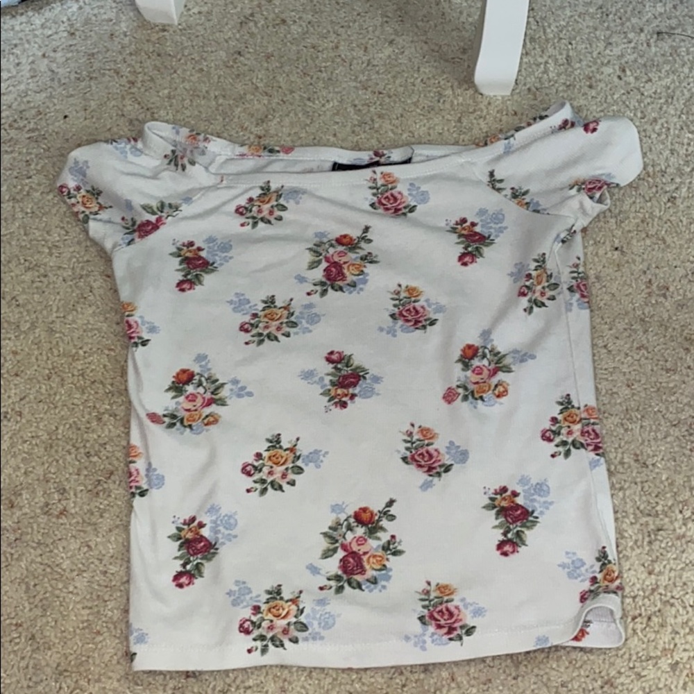 Off the shoulder tee